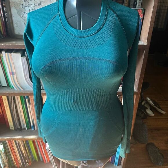 Lululemon Swiftly tech Athleisure size 4 long sleeve top - Picture 3 of 6